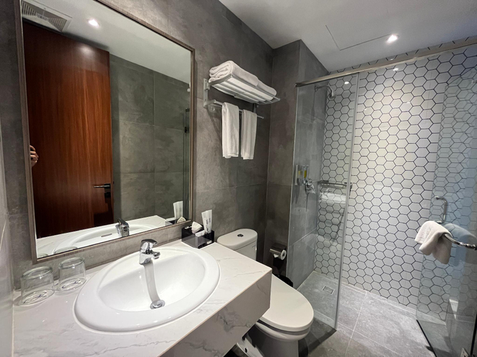 Bathroom 9