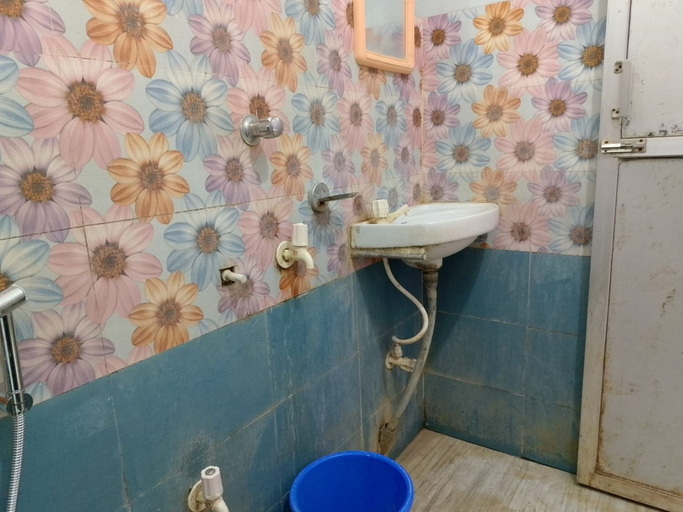 Bathroom 4, Radheshyam Hotel Old Digha, Purba Medinipur