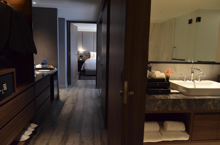 Bathroom 10