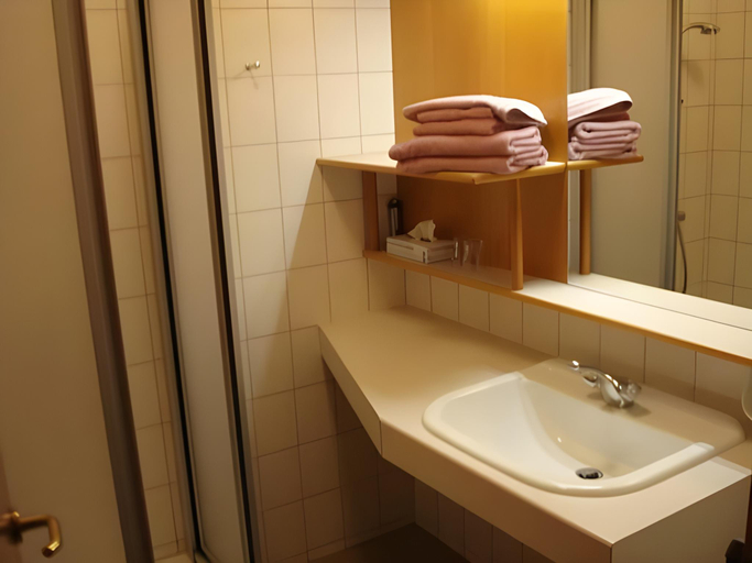 Bathroom 3, Gasthof-Hotel Goldenes Schiff, Schärding