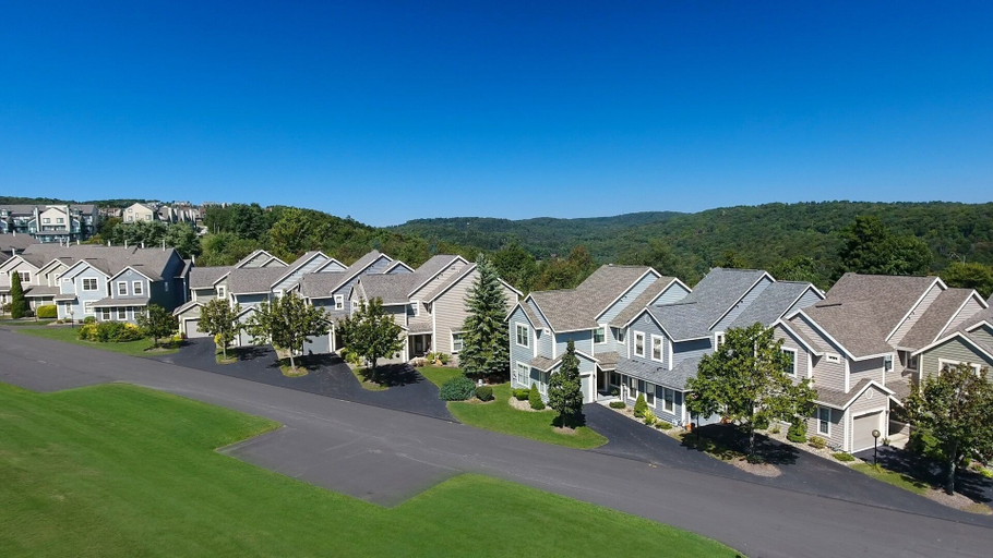 Exterior & Views, Seven Springs Woodridge 3 Bedroom Condo, Private Deck, Forest view by RedAwning, Somerset