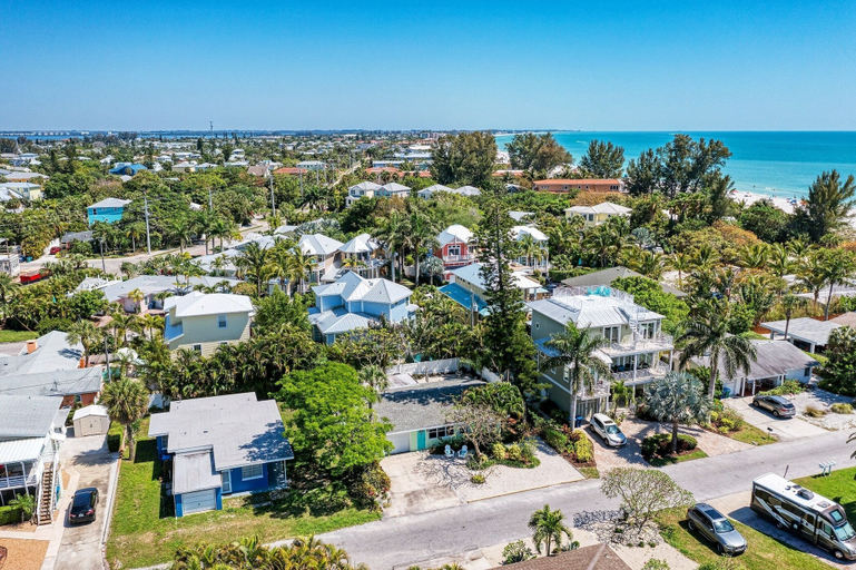 Others 5, Chasing Waves managed by Beach Retreats, Manatee