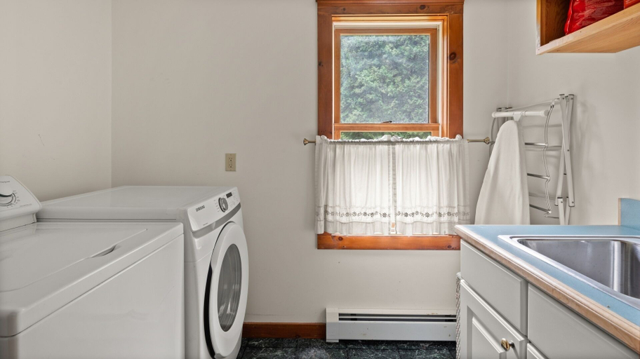 Bathroom 3, Camp Roosevelt 5 Bedroom Cottage by RedAwning, Chittenden