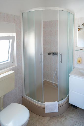 Bathroom 2, Apartment Manda, Zadar