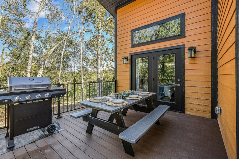 Others 5, Wooded Hideaway 2 Bedroom Cabin, Sevier