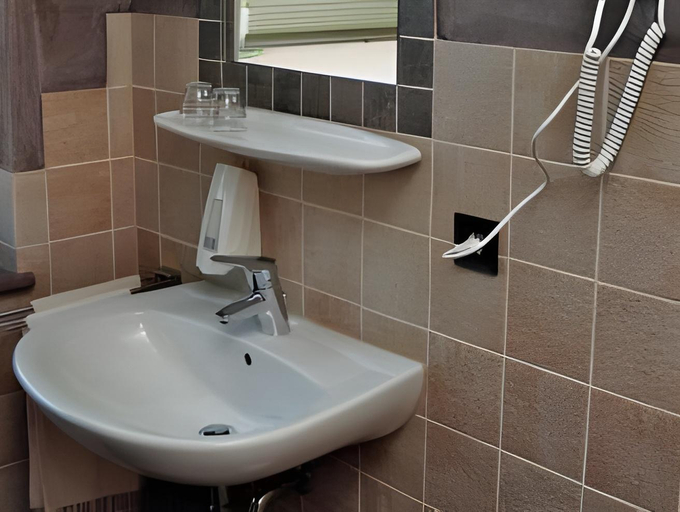 Bathroom 3, Hotel Franke, Borken
