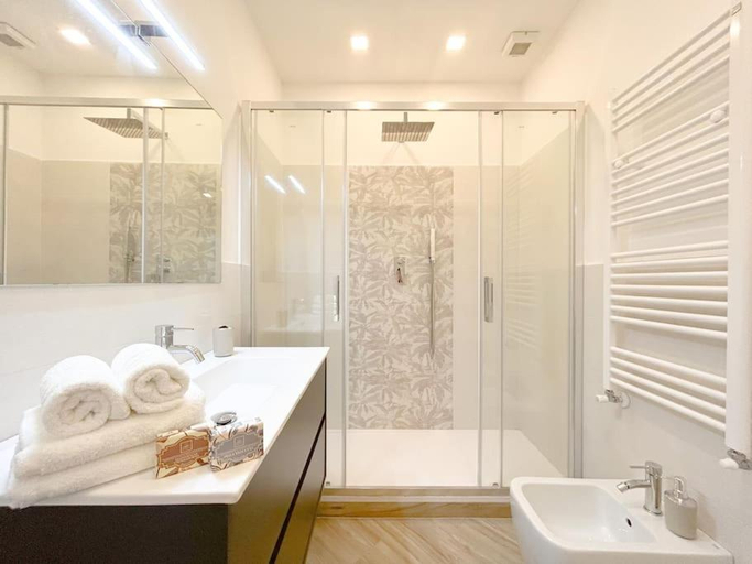 Bedroom 2, [Lusso in Centro Storico] - WIFI - AC, Savona