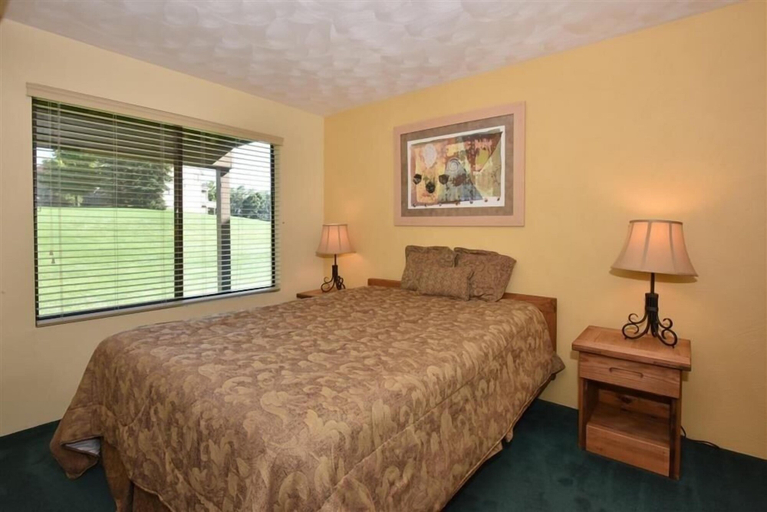 Bedroom 2, Seven Springs Sunridge 2 BR Condo, Mountain Views! by RedAwning, Somerset