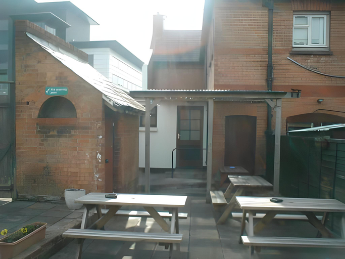 Others 1, Queen Mary Inn, Poole