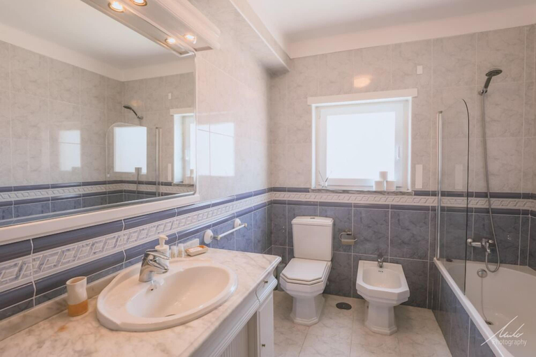 Bathroom 3, Guesthouse Beach Break, Peniche