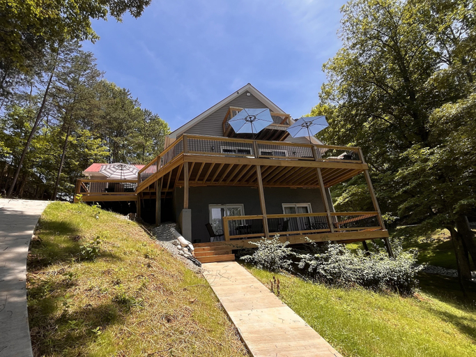 Exterior & Views 2, Deerfield Hideaway At Old Smokey 5 Bedroom Home, Campbell