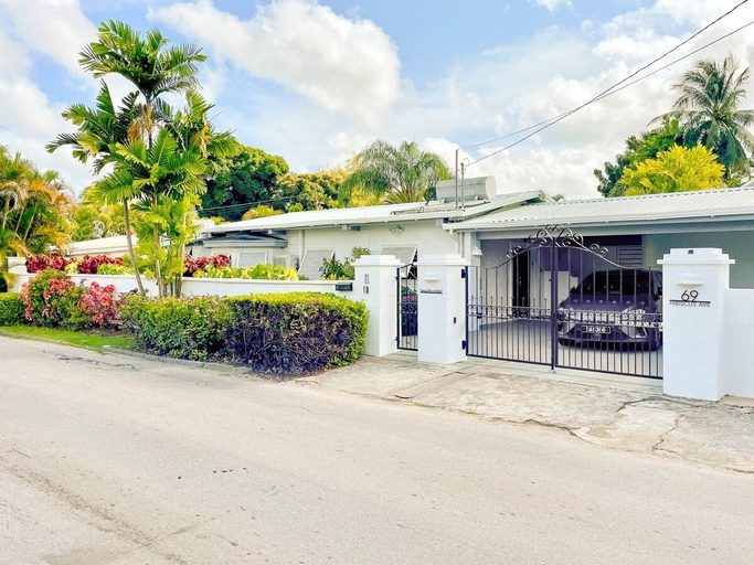 Exterior & Views 2, Beachcomber 3 Bedroom Home by Bluescape