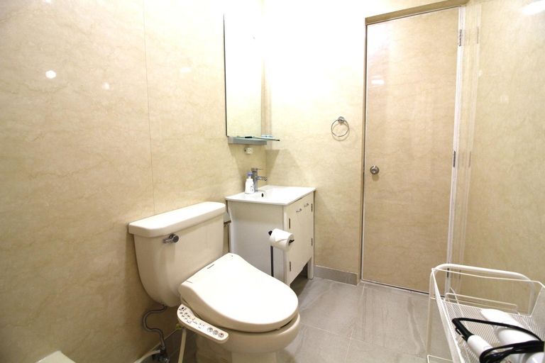 Bathroom 3, Whale Okinawa, Yomitan