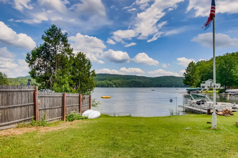 Kamp Koby - Lake Front Camp On Lake Hortonia 2 Bedroom Cabin by RedAwning, Rutland