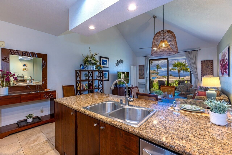 Food & Drinks, Grand Champions 40 2 Bedroom Condo, Maui