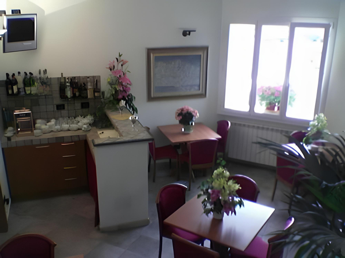Food & Drinks 2, Adelphi Room & Breakfast, Ferrara