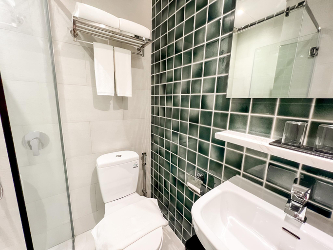 Bathroom 12