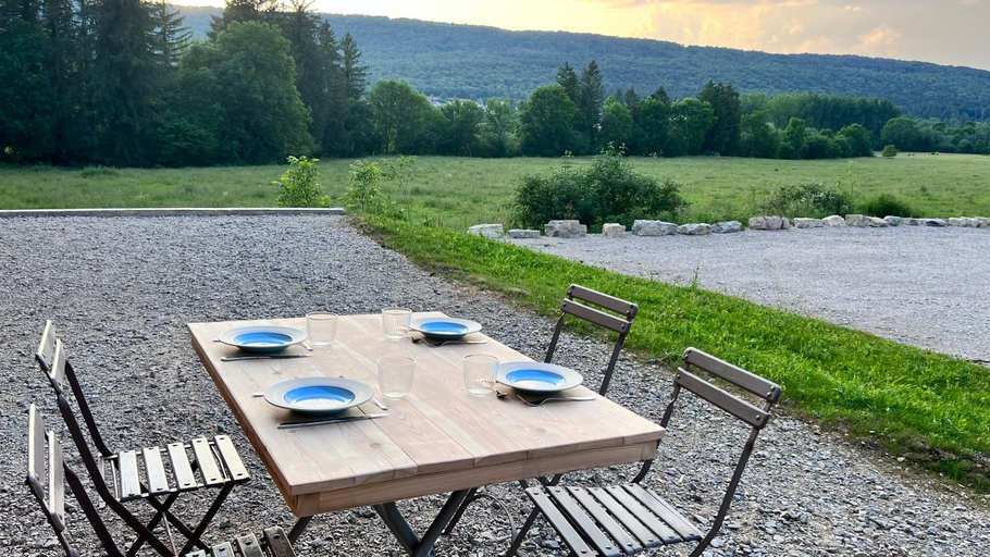 Others 5, Hotel En Tilleul, Jura