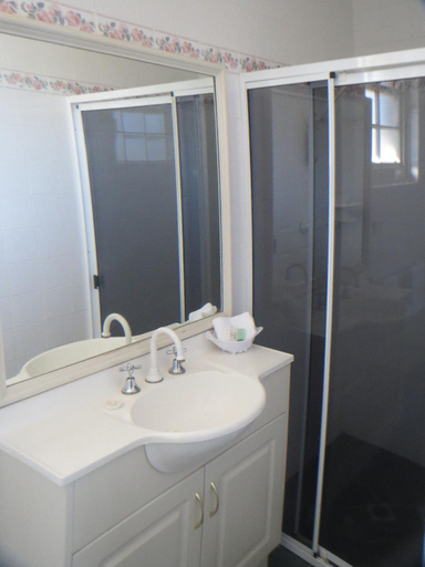 Bathroom 16