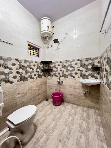 Bathroom 3, Golden View Cottage Ooty, The Nilgiris