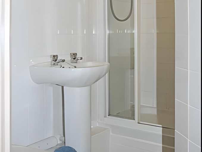 Bathroom 1, Smugglers Hotel, Torbay
