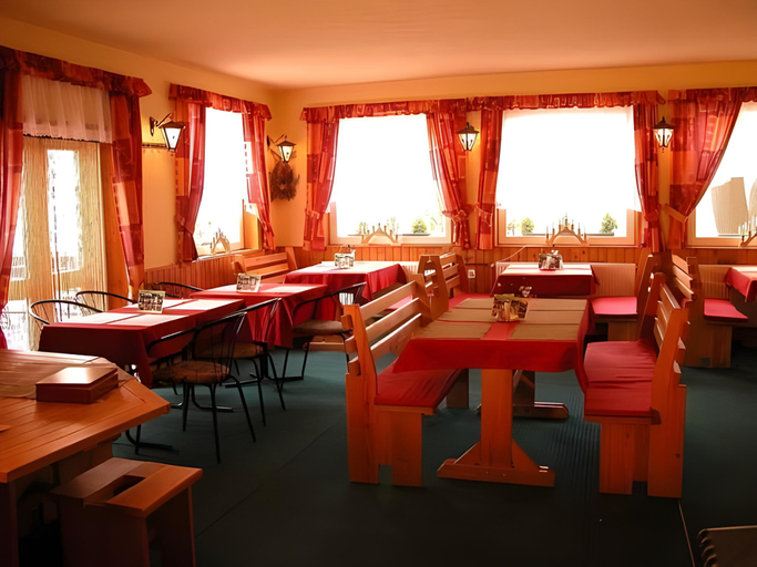 Food & Drinks 3, Platan Panzio, Szentendre