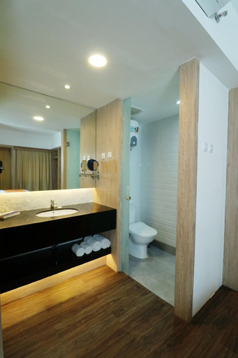 Bathroom 25