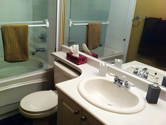 Bathroom 2, Town Plaza Suites by Golden Dreams, Squamish-Lillooet