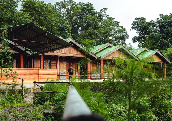 Exterior 12