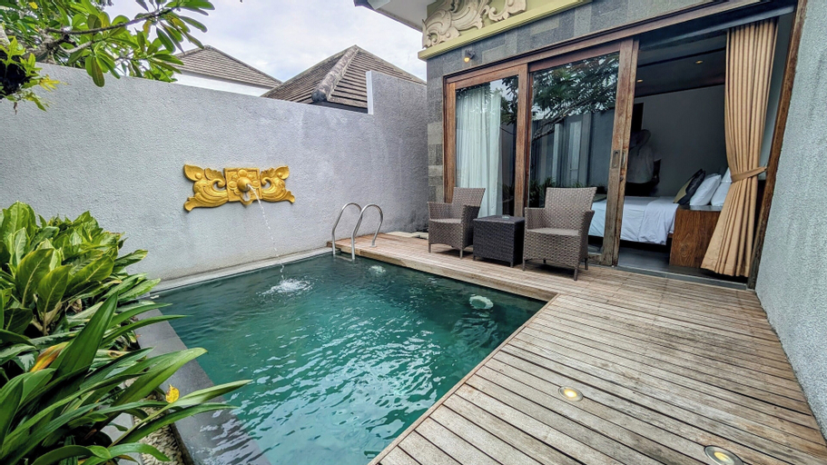 Swimming Pool 13