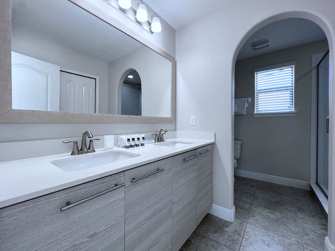 Bathroom 3, Balmoral Resort-192kb 4 Bedroom Home by RedAwning, Polk