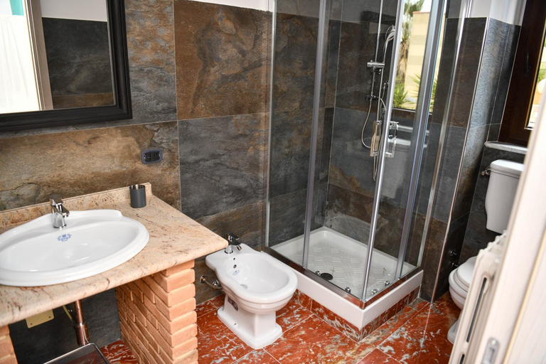 Bathroom 2, Il Piccolo Hotel, Enna