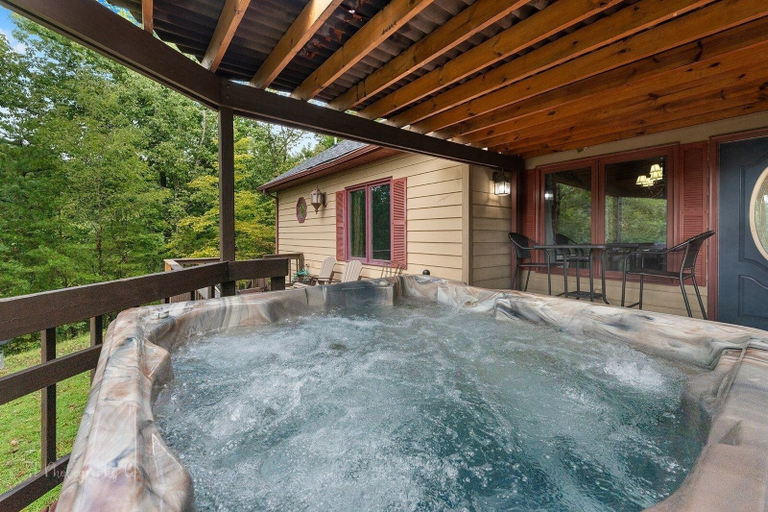 Sport & Beauty 5, Enchanted Primrose 2 Bedroom Chalet by RedAwning, Sevier