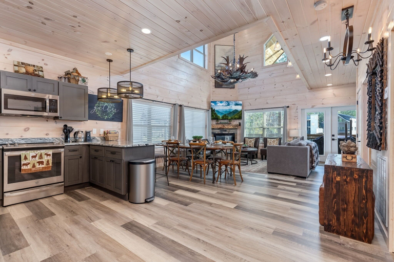 Food & Drinks 5, Abide 3 Bedroom Cabin by RedAwning, Sevier