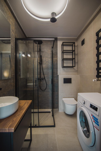 Bathroom, Dom Goscinny Bialy Dworek, Człuchów