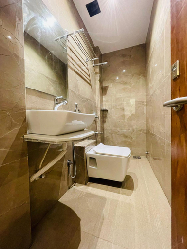Bathroom 4, Hotel Blackburn, Mumbai Suburban