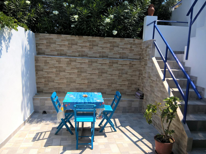 Others 5, Stathis, South Aegean