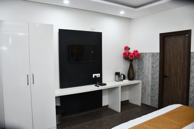Bedroom 2, Hotel Royal Comfort Inn, Panchkula