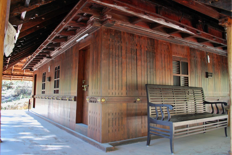 Exterior 12