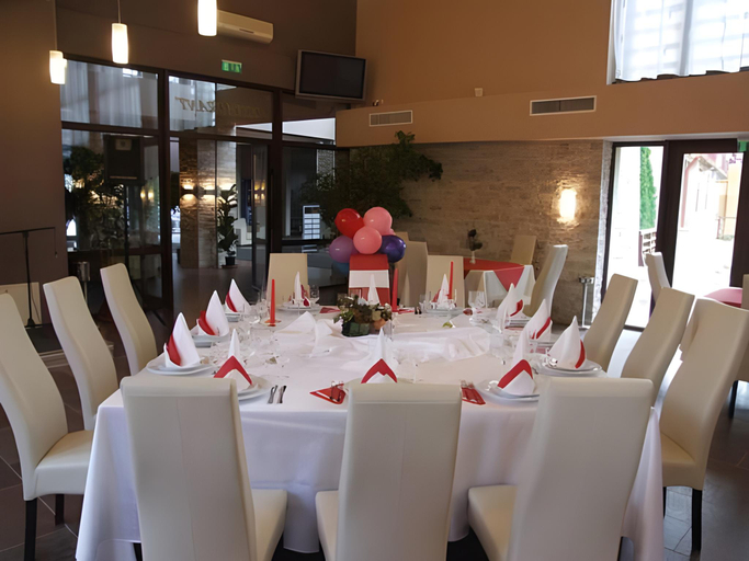Food & Drinks 5, Hotel Secret Garden, Sisesti