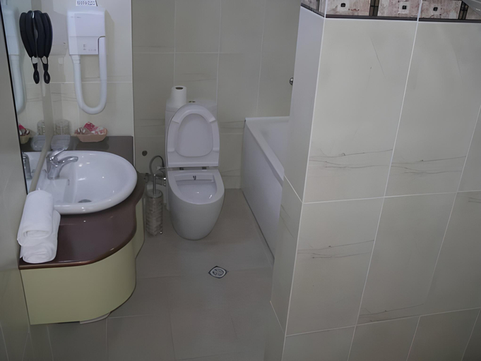 Bathroom 4, Villa ReTa Hotel & SPA, Lanchkhuti
