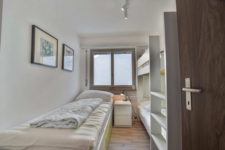 Bedroom 4, Hollandia 15, Raron