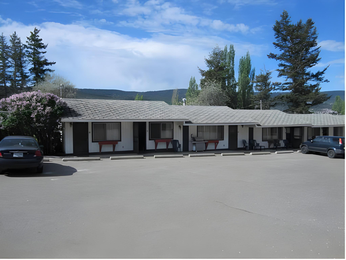 Others 2, Lakeside Motel, Cariboo