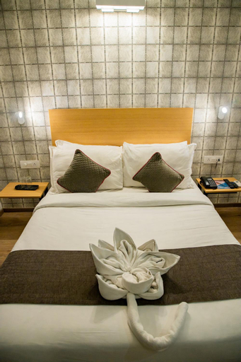 Bedroom 2, Golden Keys Inn, West