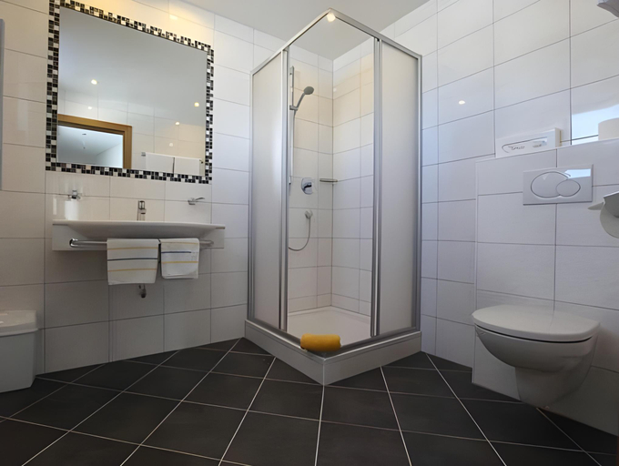 Bathroom 3, Berghotel Rasis, Landeck