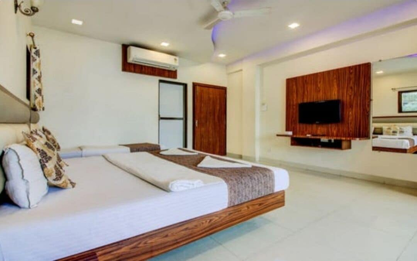 Bedroom 3, Hotel Golden Palms, Mumbai Suburban