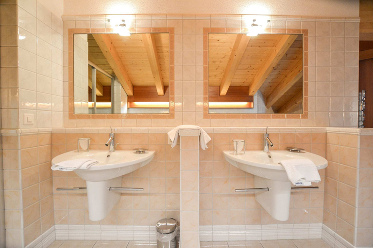 Bathroom 2, Casa Arturo Penthouse, Raron