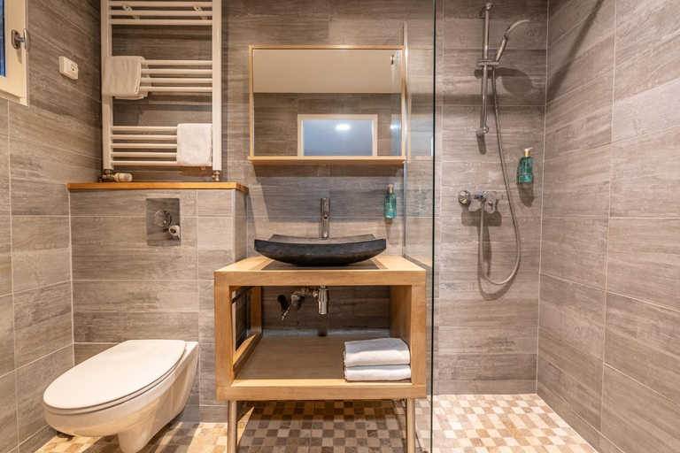 Bathroom 4, Hotel Quai des Pontis, Charente