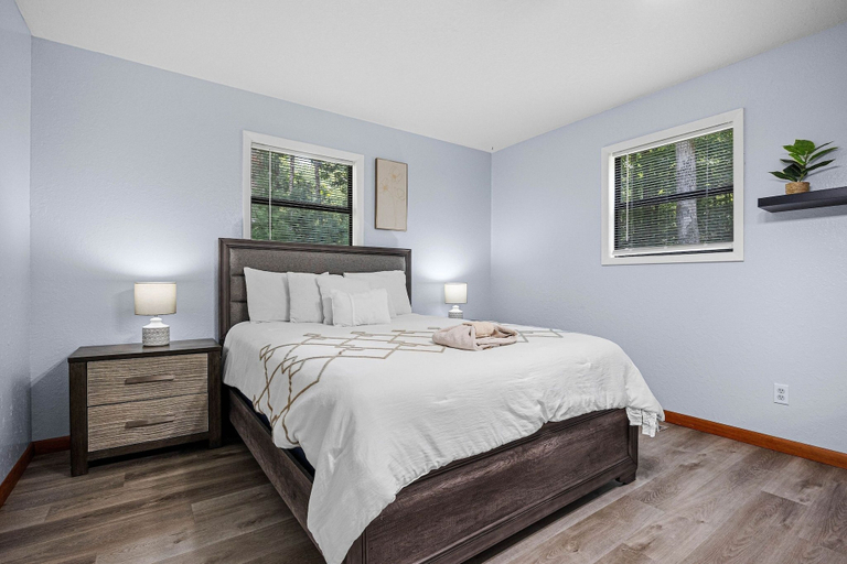 Bedroom 2, Andy Woods Lodge - 4 Bedrooms, 1.5 Baths, Sleeps 8 4 Home by RedAwning, Cocke