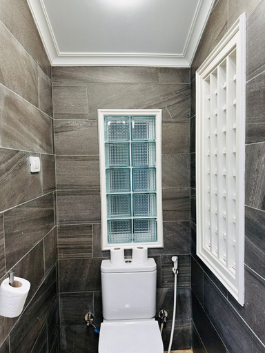 Bathroom 3, GA PLUS, 'Abdin